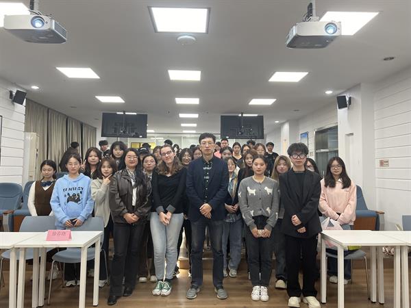 旅游管理等8个专业