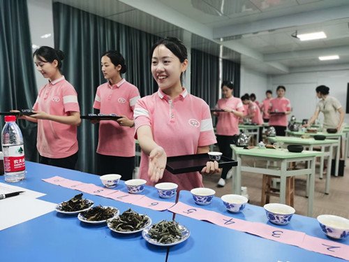 目前面对在校应届毕业学年学生可认定工
