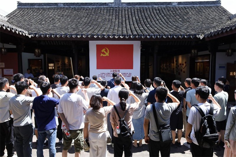 学校二级党组织结合自身实际